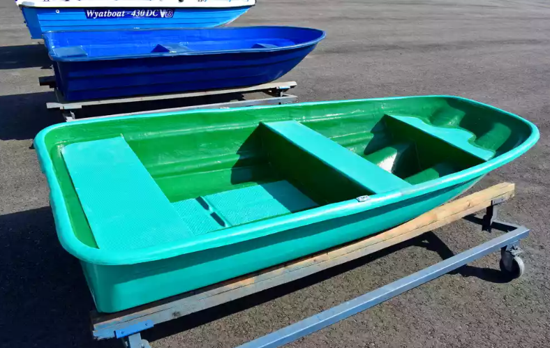 Стеклопластиковая лодка Старт (тримаран) в Владивостоке