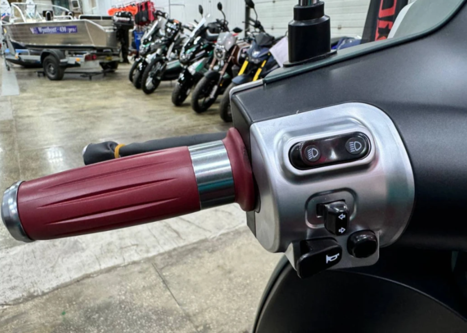 Скутер PROMAX Miami 240 (49) в Владивостоке