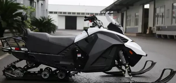 Снегоход ULAR 220 в Владивостоке