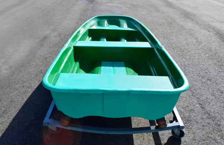 Стеклопластиковая лодка Старт (тримаран) в Владивостоке