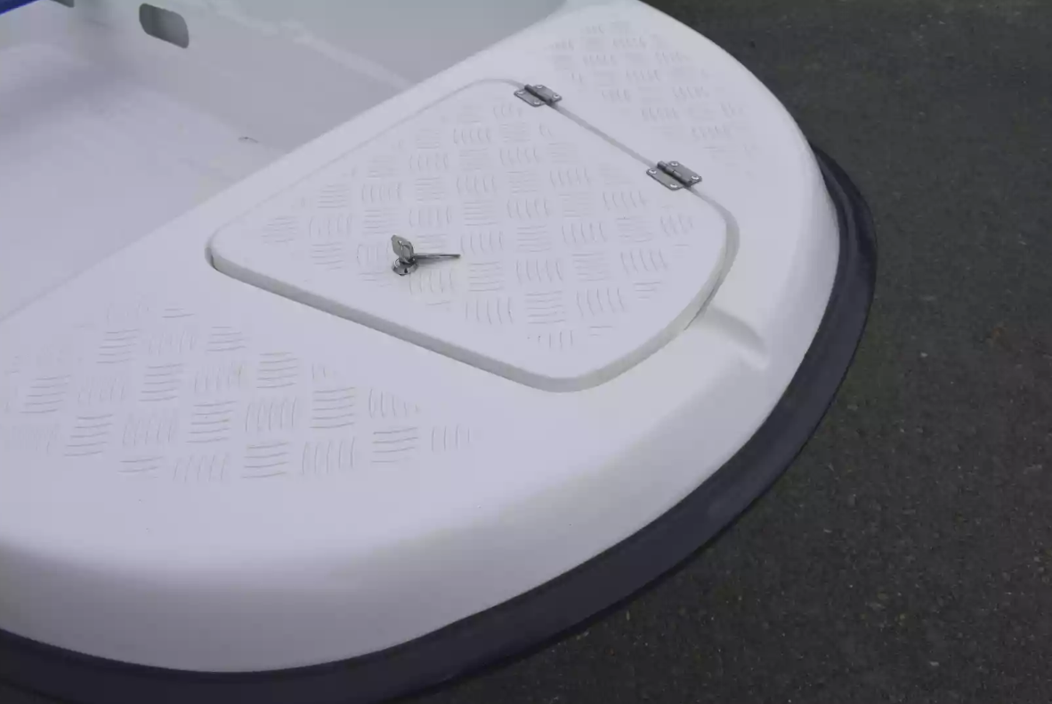 Стеклопластиковая лодка Пингвин New (тримаран) в Владивостоке