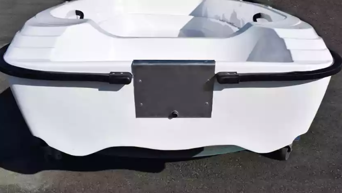 Стеклопластиковая лодка Пингвин (тримаран) в Владивостоке