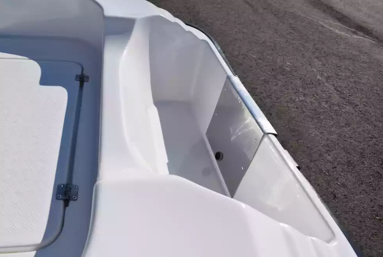 Стеклопластиковая лодка Пингвин (тримаран) в Владивостоке