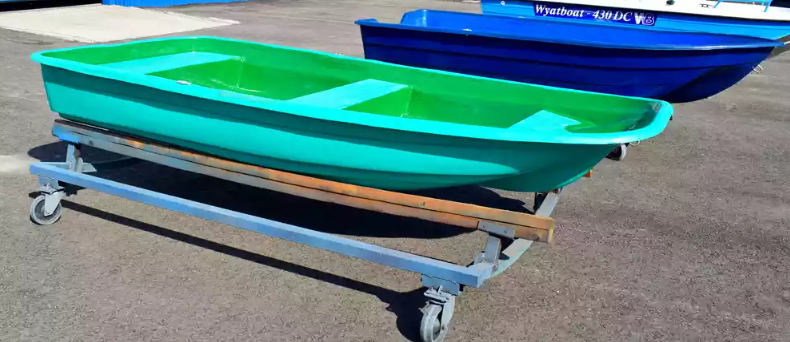 Стеклопластиковая лодка Старт (тримаран) в Владивостоке