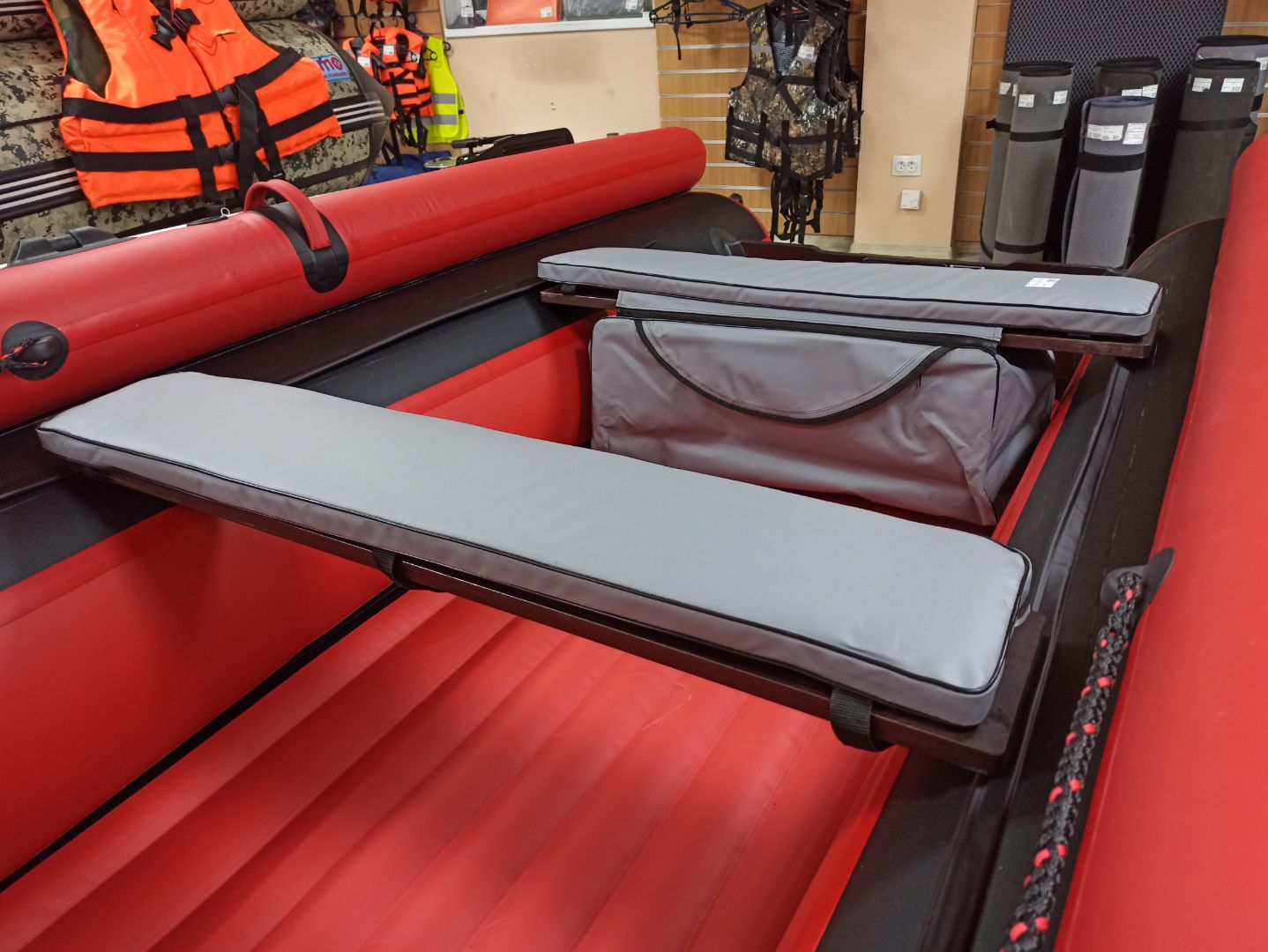 КОМПЛЕКТ МЯГКИХ НАКЛАДОК С СУМКОЙ ДЛЯ ЛОДОК 90Х20 СЕРЫЙ в Владивостоке