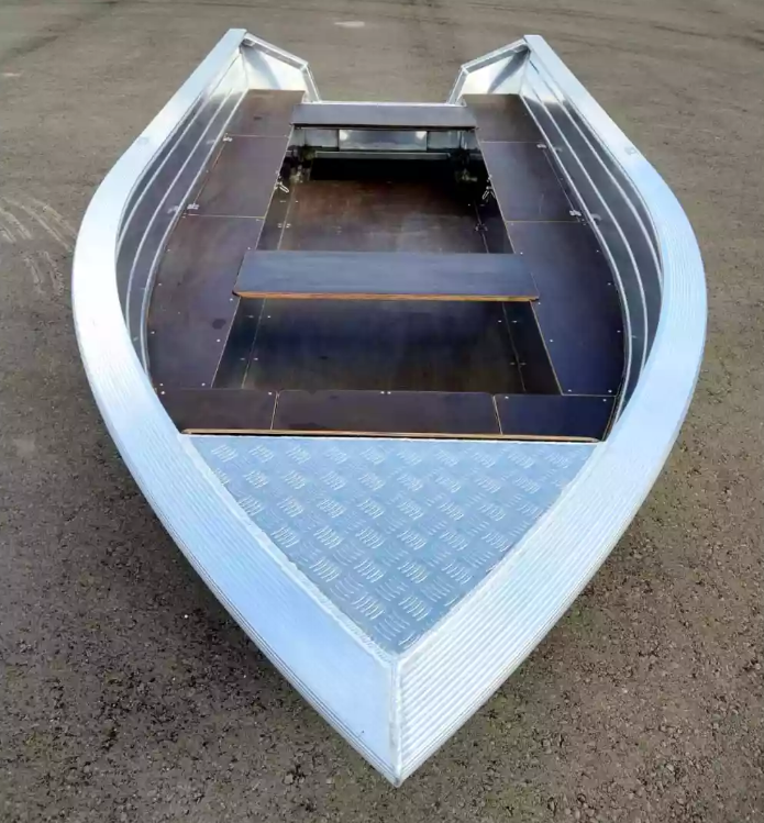 Алюминиевая лодка Неман-400 в Владивостоке