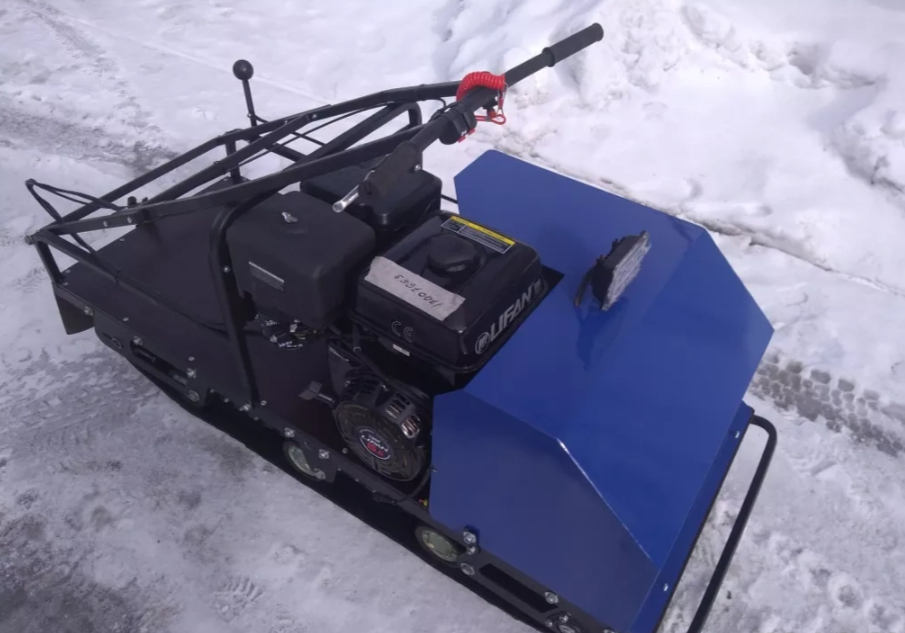 Мотобуксировщик AhtaR ЗИМА с реверсом (задний ход) в Владивостоке