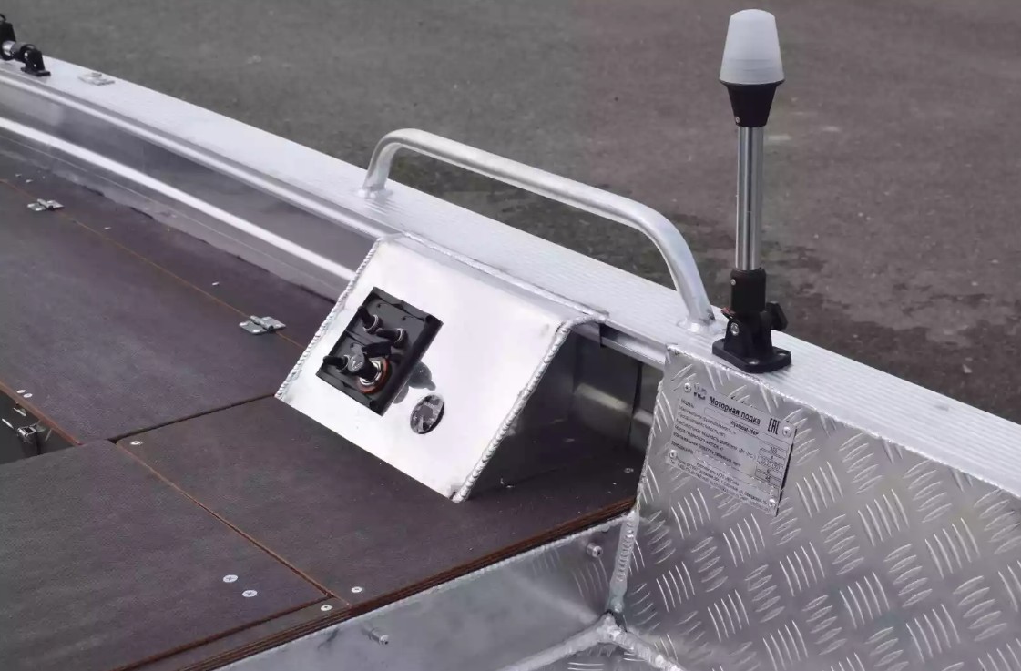 Алюминиевая лодка Wyatboat-390РМ в Владивостоке