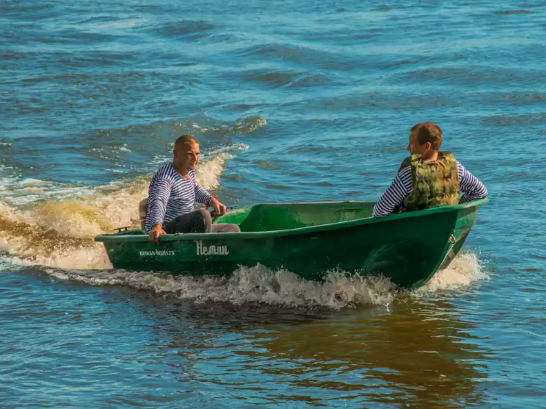 Стеклопластиковая лодка Neman-340 (тримаран) в Владивостоке