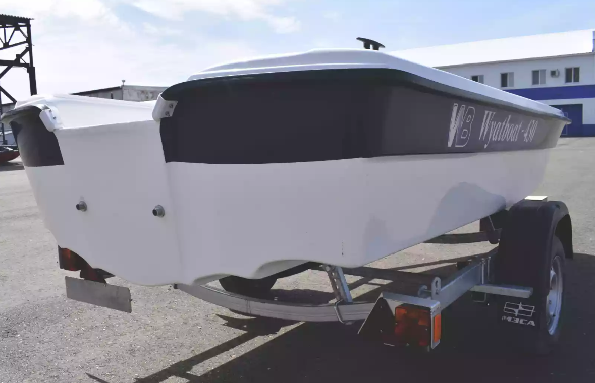 Стеклопластиковая лодка Wyatboat 430 тримаран в Владивостоке