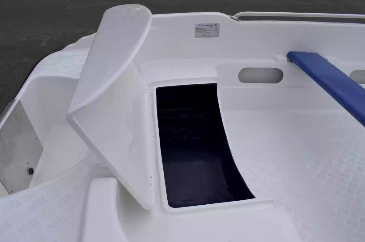 Стеклопластиковая лодка Пингвин New (тримаран) в Владивостоке