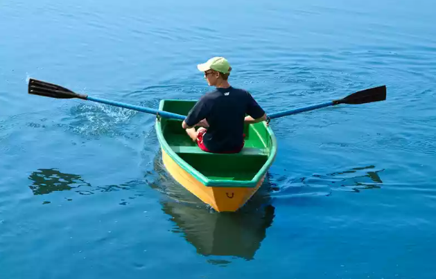 Стеклопластиковая лодка Малютка в Владивостоке