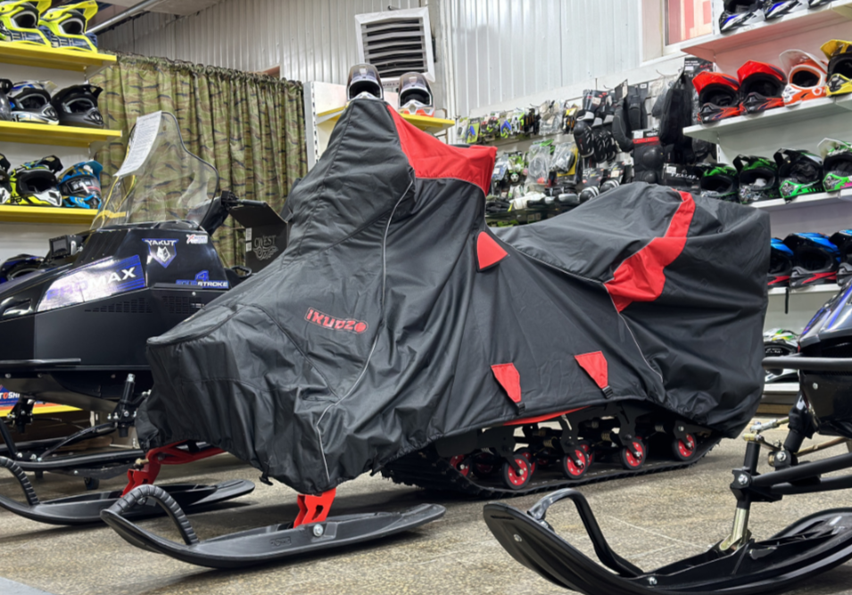 Чехол транспорт. снегохода IKUDZO HUNTER черно-красный Оксфорд ПРЕМИУМ качества с лого IKUDZO в Владивостоке