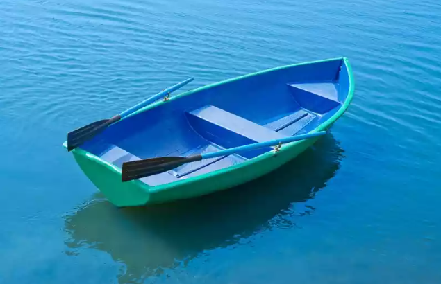 Стеклопластиковая лодка Дельфин в Владивостоке