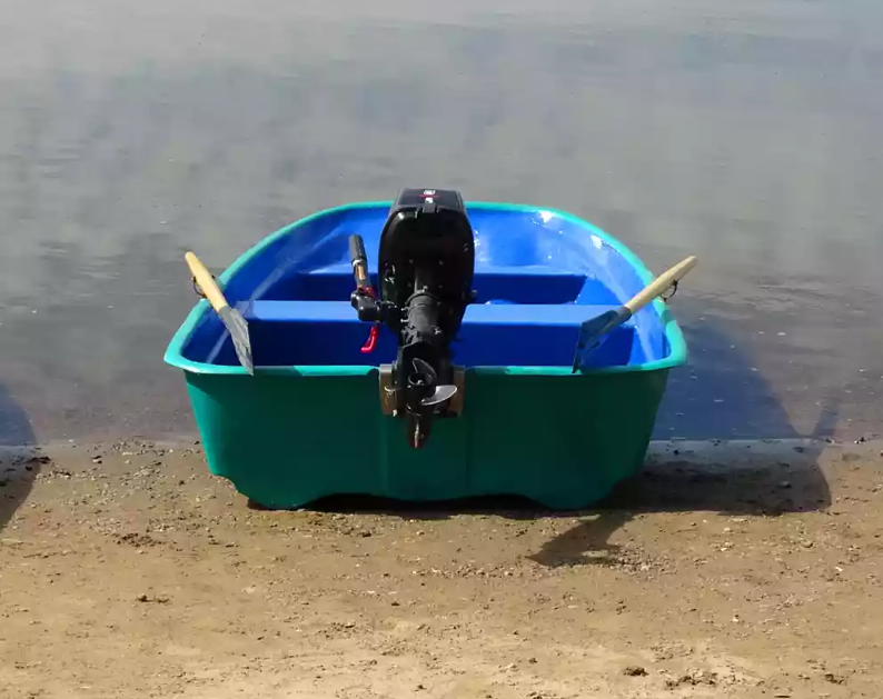 Стеклопластиковая лодка Старт (тримаран) в Владивостоке