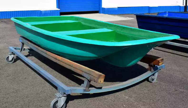 Стеклопластиковая лодка Старт (тримаран) в Владивостоке