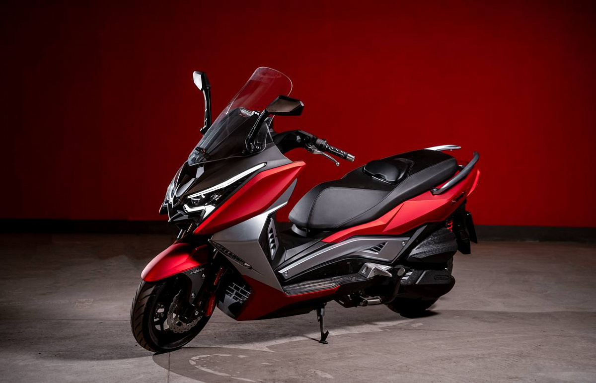 МАКСИСКУТЕР ARIIC 318 в Владивостоке