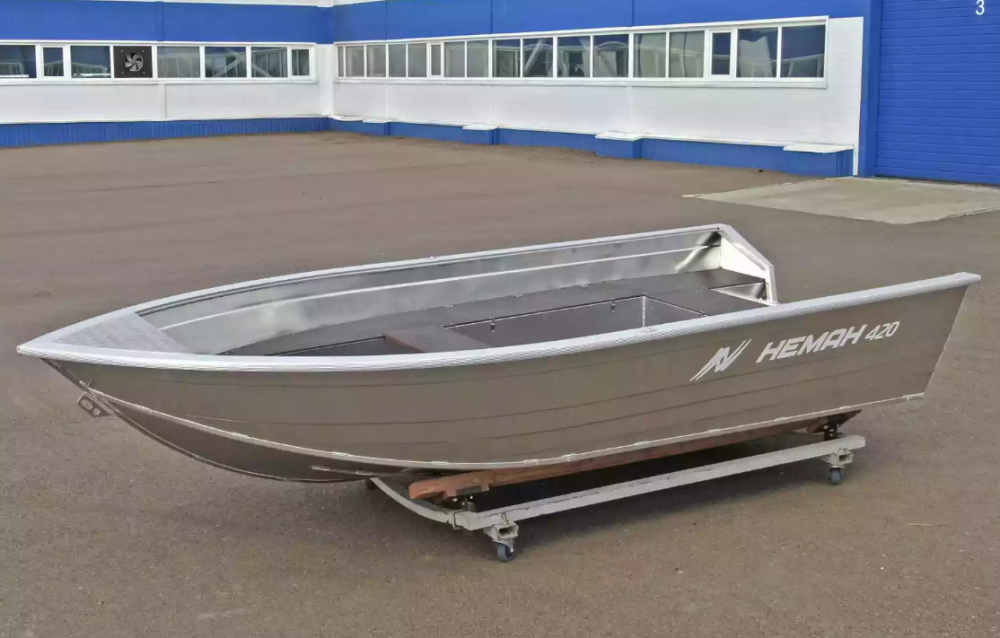 Алюминиевая лодка  Неман-420 в Владивостоке