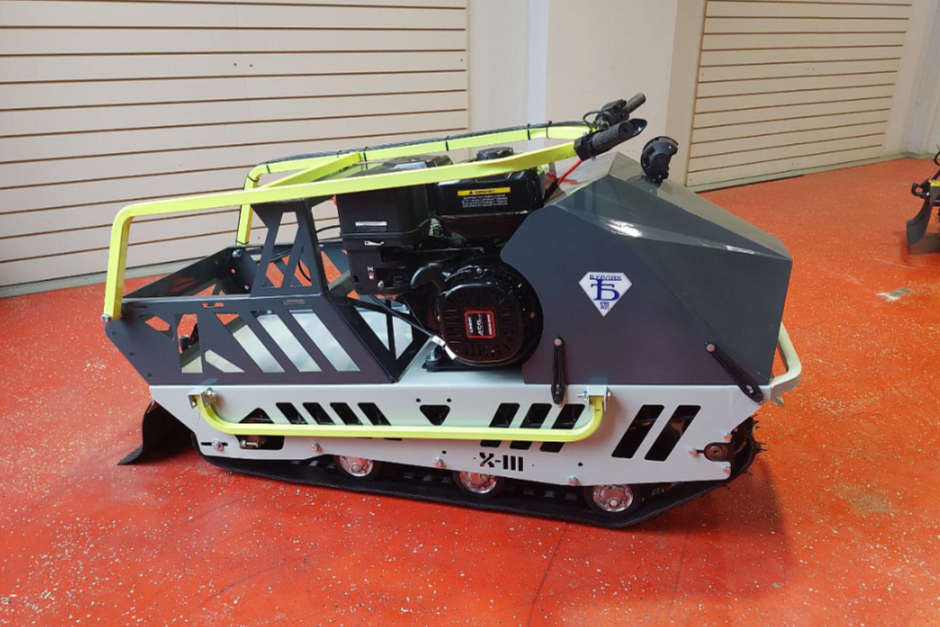 Мотобуксировщик Бурлак Пионер в Владивостоке