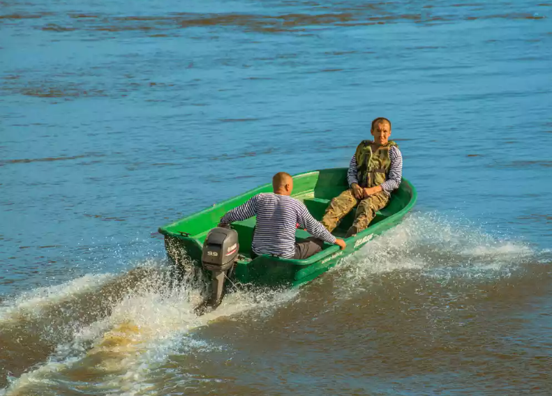 Стеклопластиковая лодка Neman-340 (тримаран) в Владивостоке