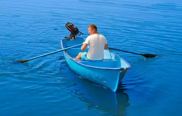 Стеклопластиковая лодка Омуль в Владивостоке