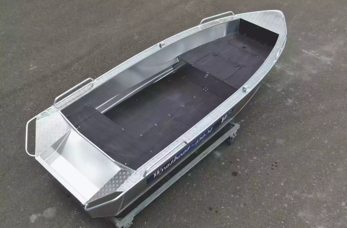 Алюминиевая лодка  Wyatboat-430М FISH в Владивостоке