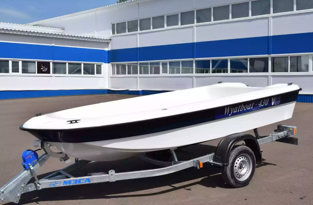 Стеклопластиковая лодка Wyatboat 430 тримаран в Владивостоке