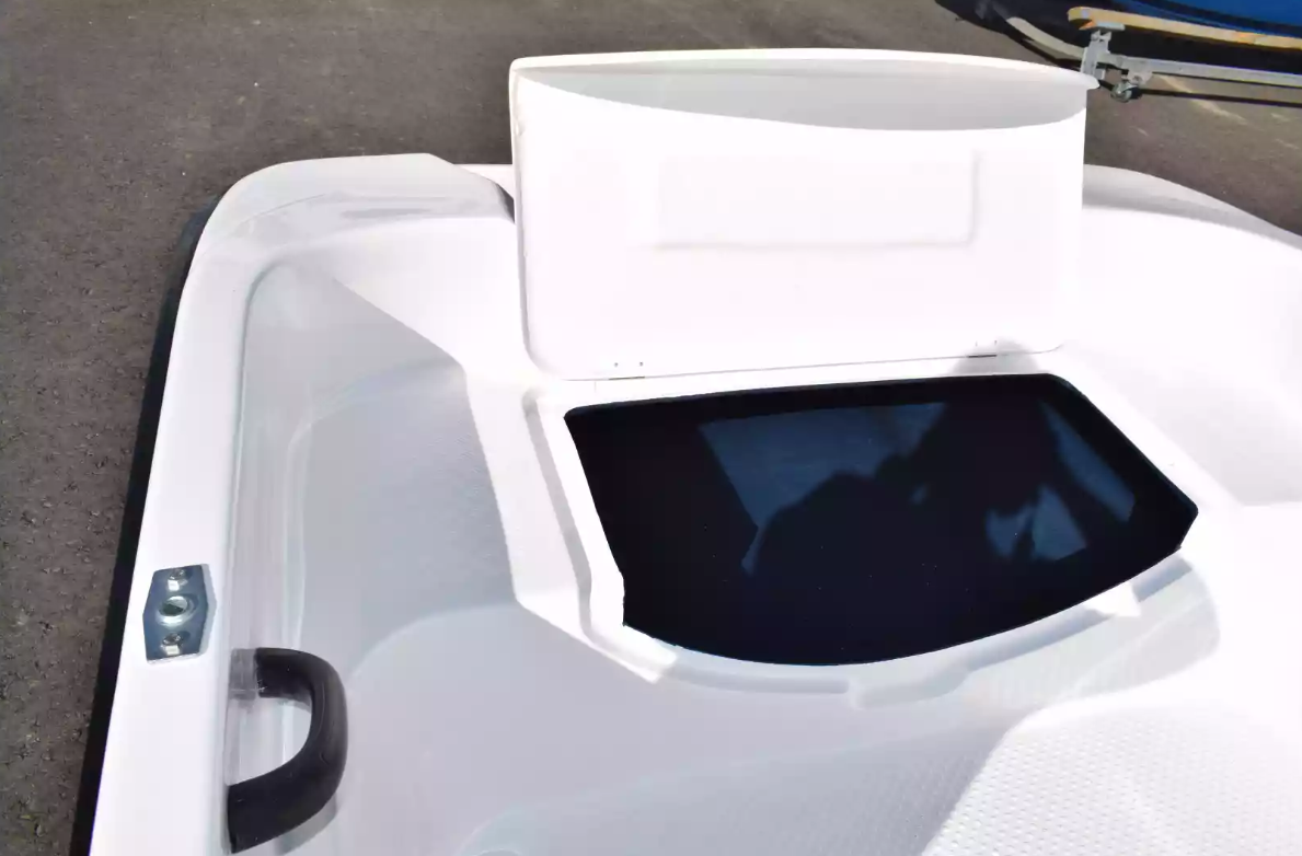 Стеклопластиковая лодка Пингвин (тримаран) в Владивостоке