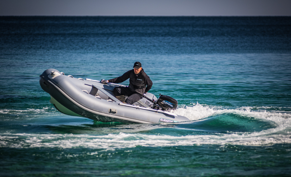 Лодка GLADIATOR RIB380AL в Владивостоке