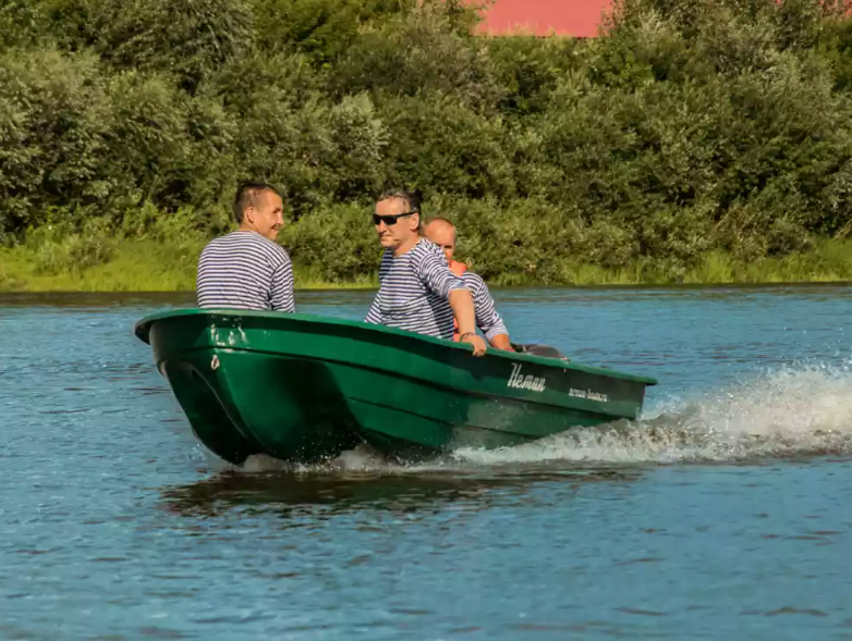 Стеклопластиковая лодка Neman-340 (тримаран) в Владивостоке