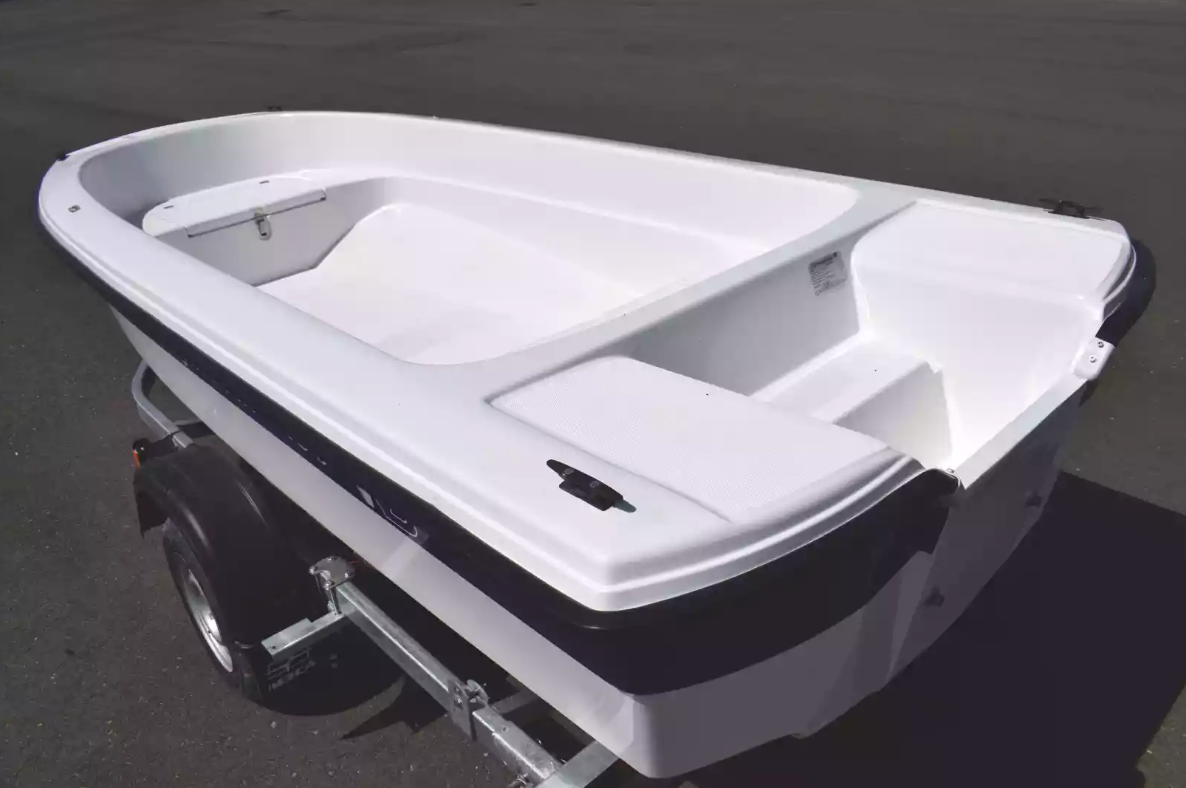 Стеклопластиковая лодка Wyatboat 430 тримаран в Владивостоке