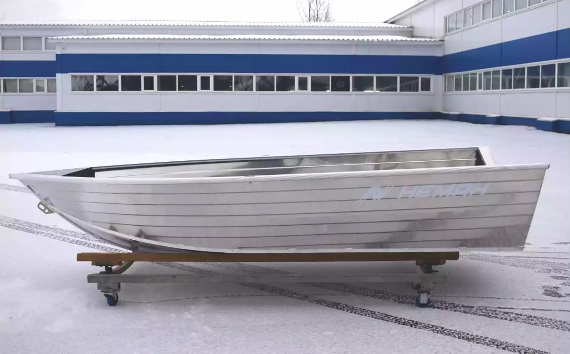 Алюминиевая лодка Неман-400 в Владивостоке