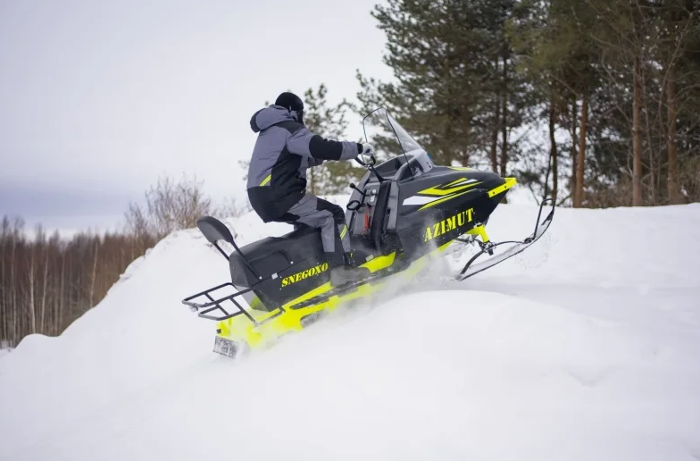 Миниснегоход Бурлак Азимут 24 л.с. , эл.запуск, реверс, тормоз гидравл, капот черный в Владивостоке