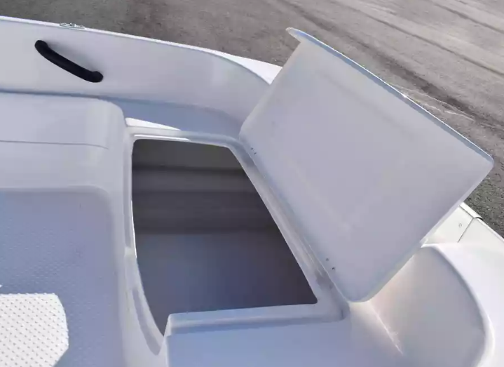 Стеклопластиковая лодка Пингвин (тримаран) в Владивостоке