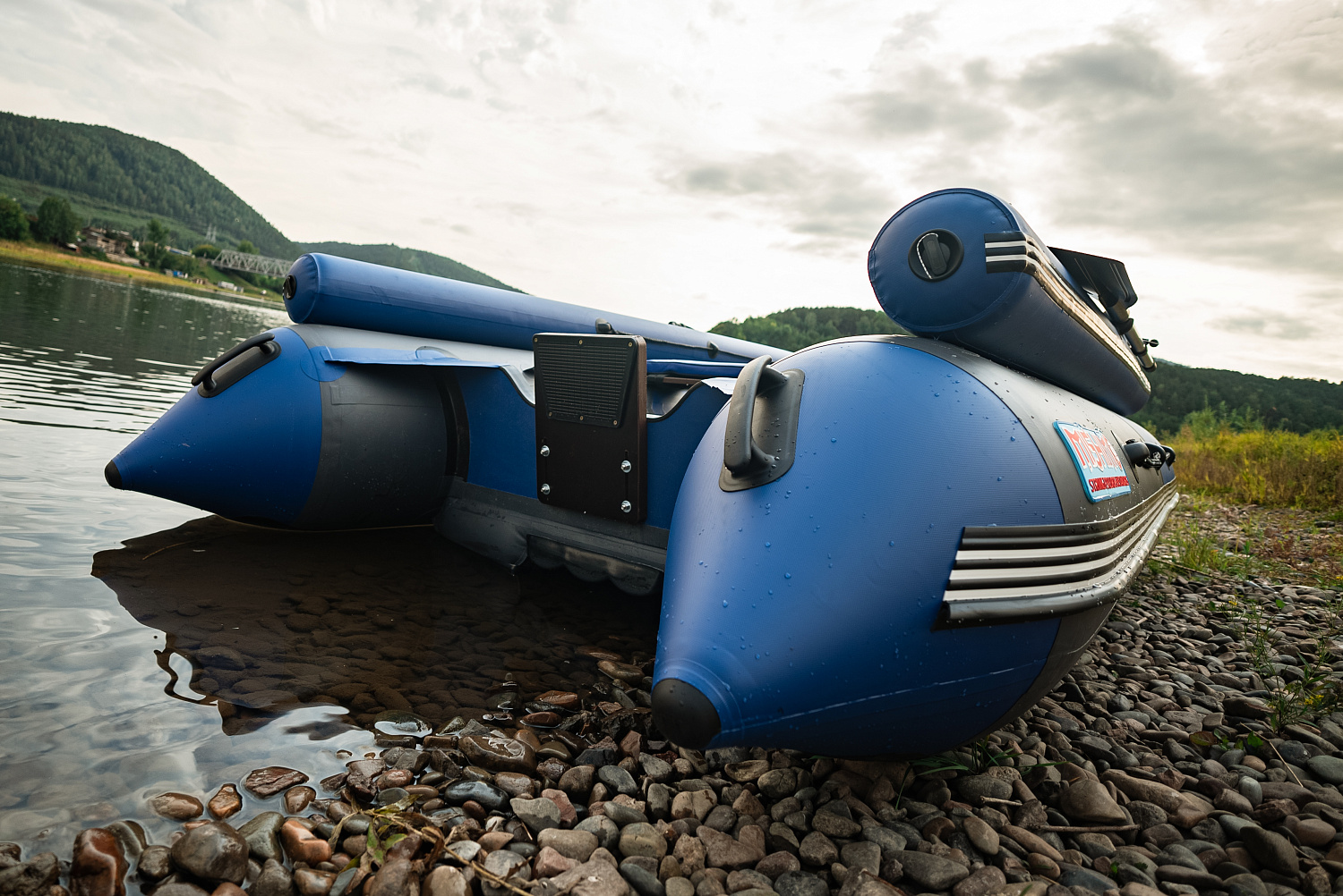 Лодка MISHIMO RIVER FJET PRO 430  под водомет в Владивостоке